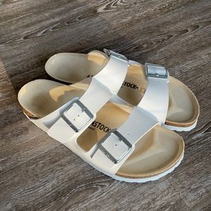 NWT white strapped Birkenstock’s